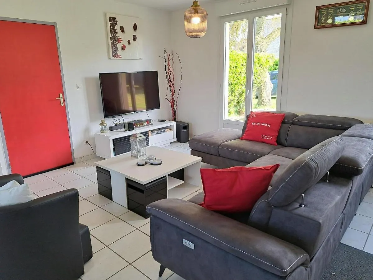Single Storey Holiday Home Near The Beach, Santec